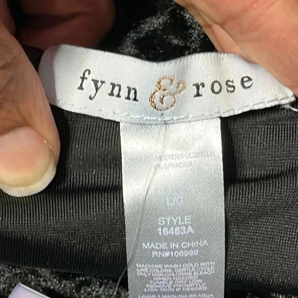 Flynn & Rose Black Off The Shoulder Velvet Velour Blouse Size L - Picture 3 of 5